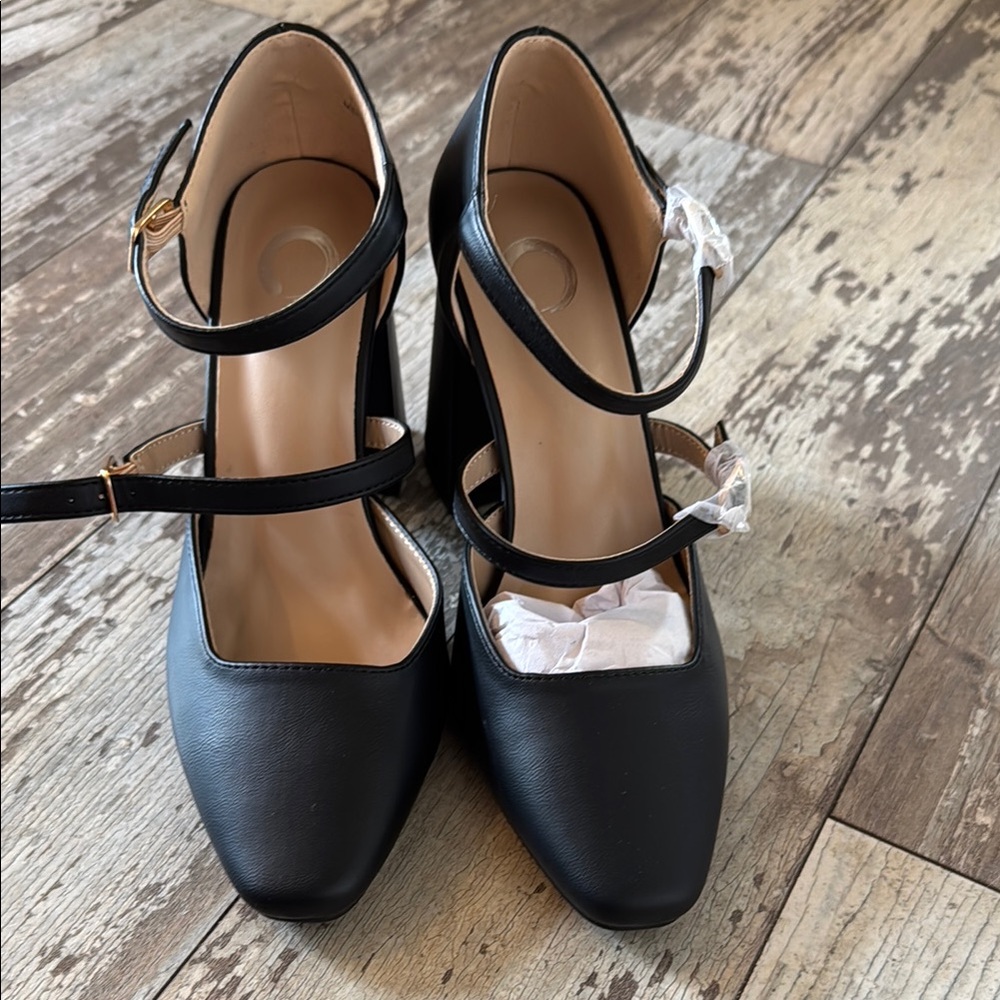 Amazon Essentials Black Heels with Elegant Strap Design